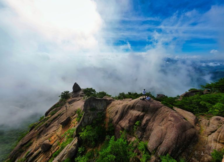 운무 가득한 모산재 풍경